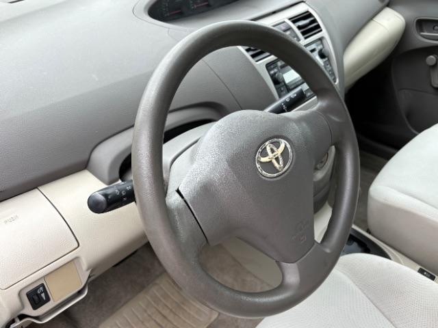 Toyota Yaris 4dr Sdn Man (Natl) 2010