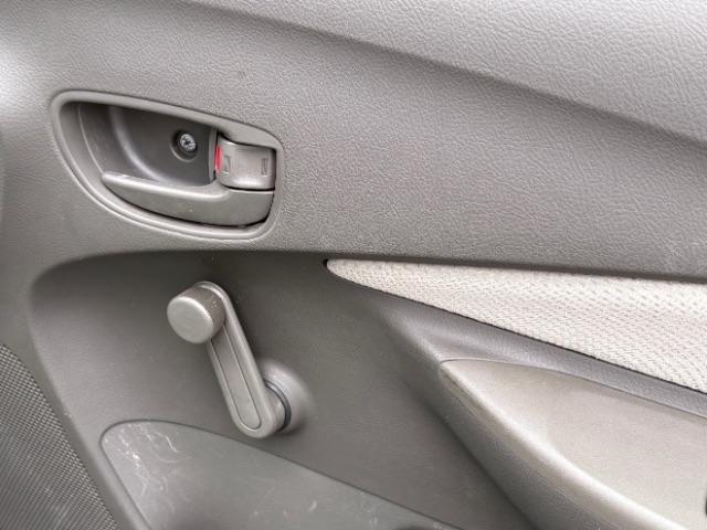 Toyota Yaris 4dr Sdn Man (Natl) 2010