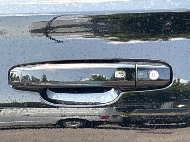 Chevrolet Suburban 4WD 4dr 1500 LT 2018