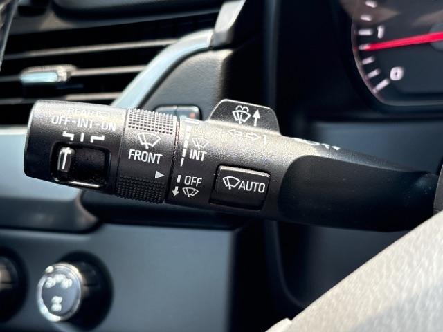 Chevrolet Suburban 4WD 4dr 1500 LT 2018