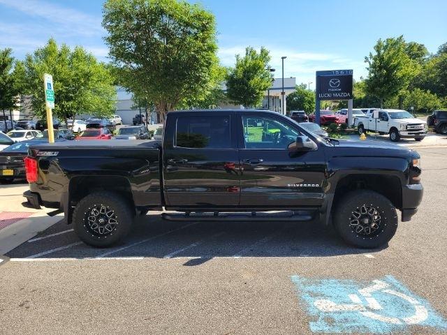Chevrolet Silverado 1500 4WD Crew Cab 143.5" LT w/2LT 2017