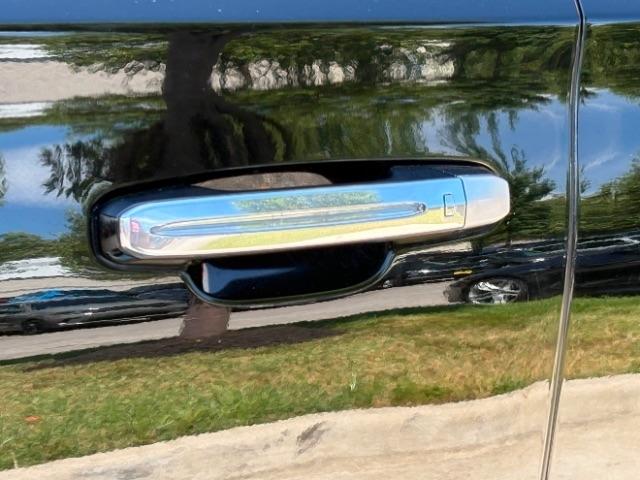 Cadillac Escalade ESV 2WD 4dr Premium 2015