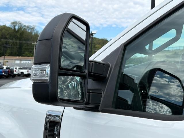 Ford Super Duty F-250 SRW XLT 2WD Reg Cab 8' Box 2019