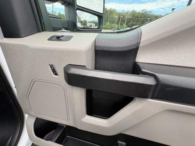 Ford Super Duty F-250 SRW XLT 2WD Reg Cab 8' Box 2019