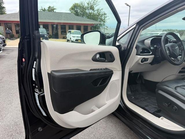 Chrysler Pacifica Touring L FWD 2022
