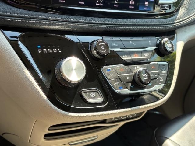 Chrysler Pacifica Hybrid Touring L FWD 2023