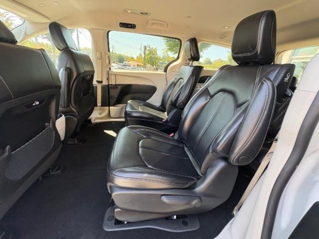 Chrysler Pacifica Hybrid Touring L FWD 2023