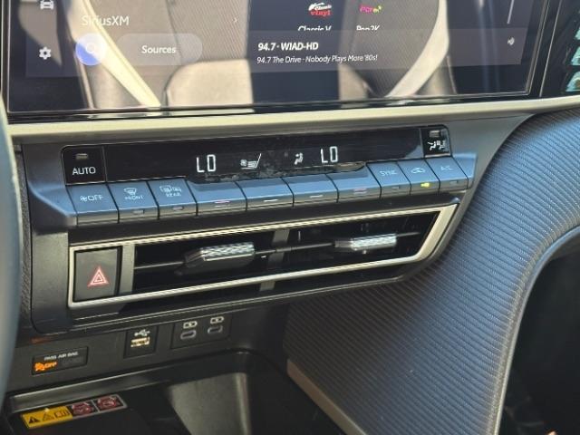Toyota Camry XLE (Natl) 2025