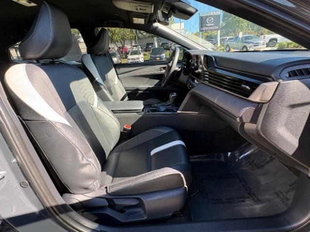 Toyota Camry XLE (Natl) 2025