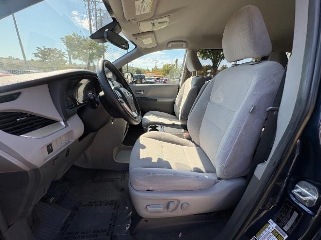 Toyota Sienna LE FWD 8-Passenger (Natl) 2019