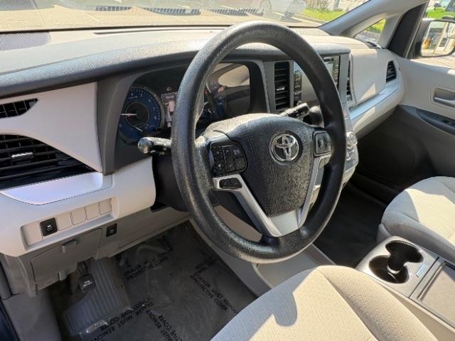 Toyota Sienna LE FWD 8-Passenger (Natl) 2019