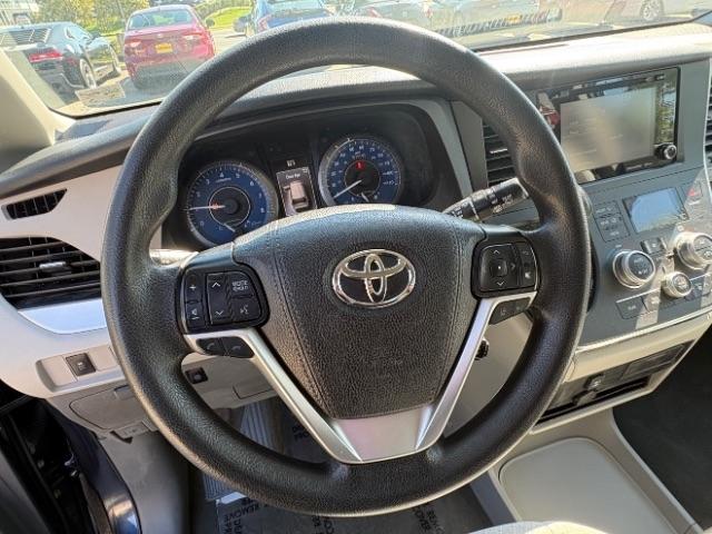 Toyota Sienna LE FWD 8-Passenger (Natl) 2019
