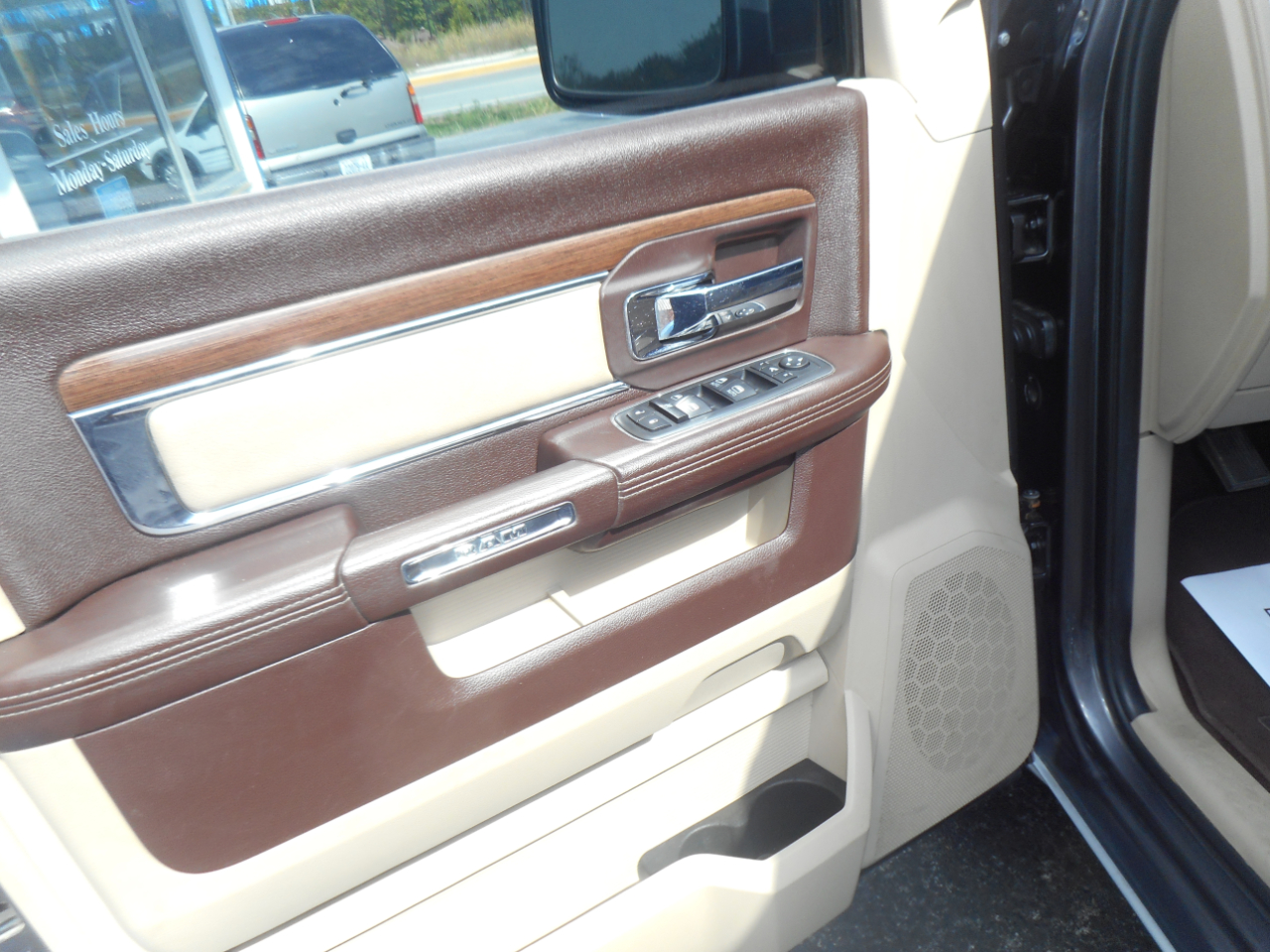 RAM 1500 2WD Crew Cab 140.5" Laramie 2014 RAM 1500 2WD Crew Cab 140.5" Laramie 2014