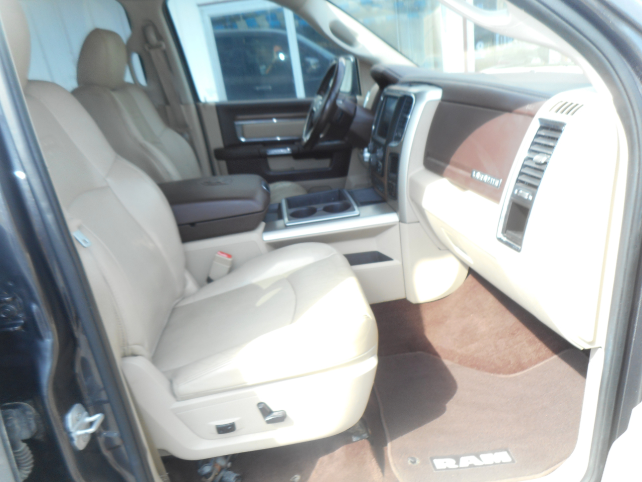 RAM 1500 2WD Crew Cab 140.5" Laramie 2014 RAM 1500 2WD Crew Cab 140.5" Laramie 2014