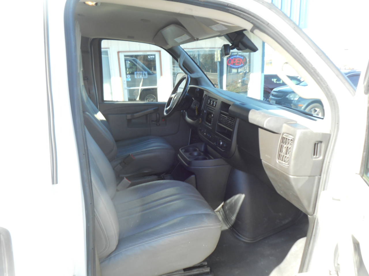 Chevrolet Express Cargo Van RWD 2500 135" 2019