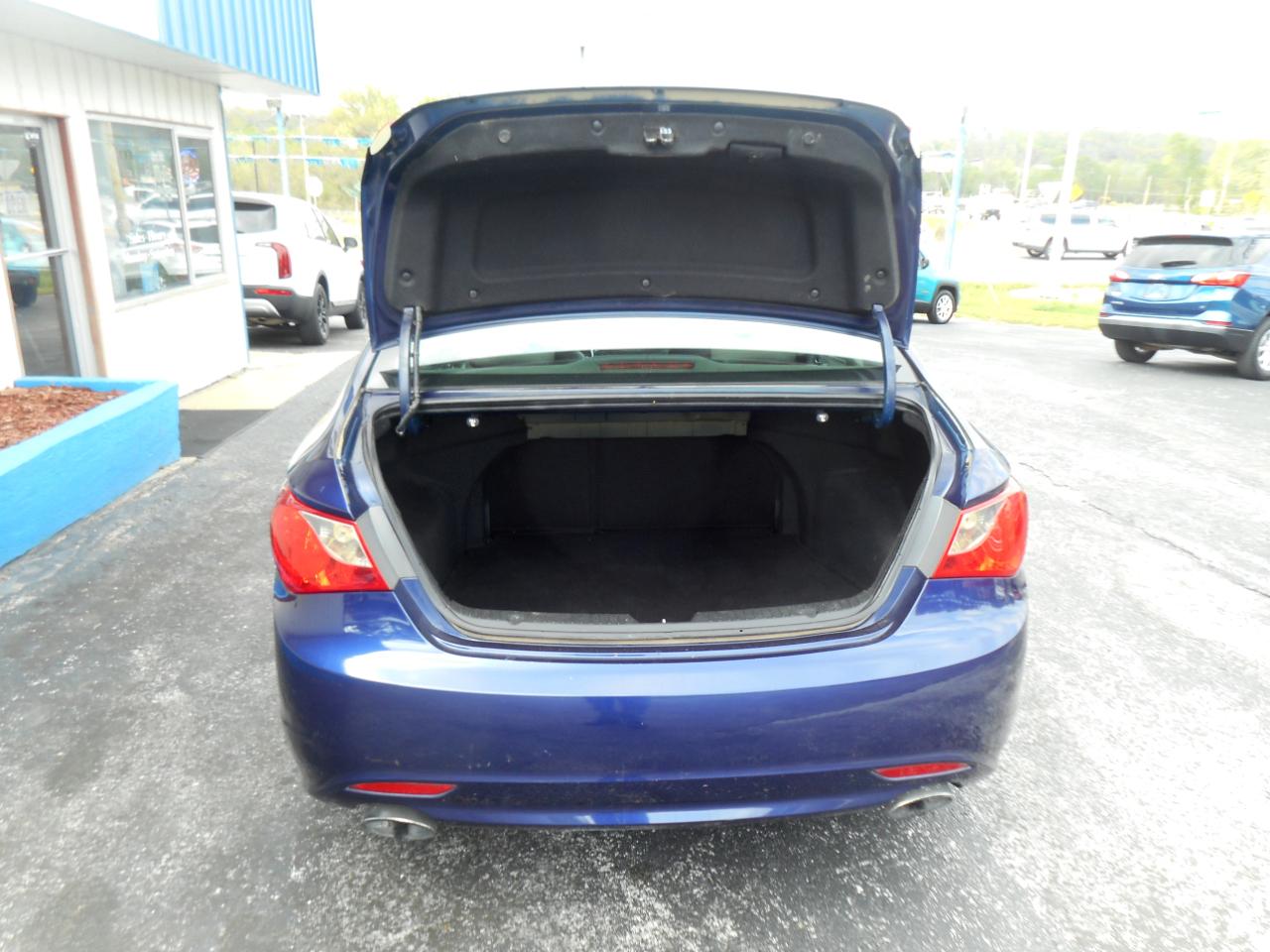 Hyundai Sonata 4dr Sdn 2.4L Auto SE 2011