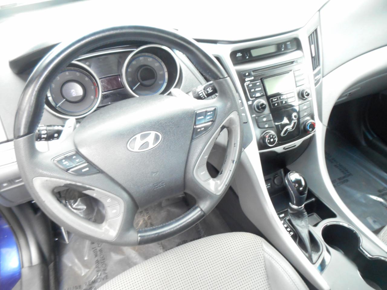 Hyundai Sonata 4dr Sdn 2.4L Auto SE 2011