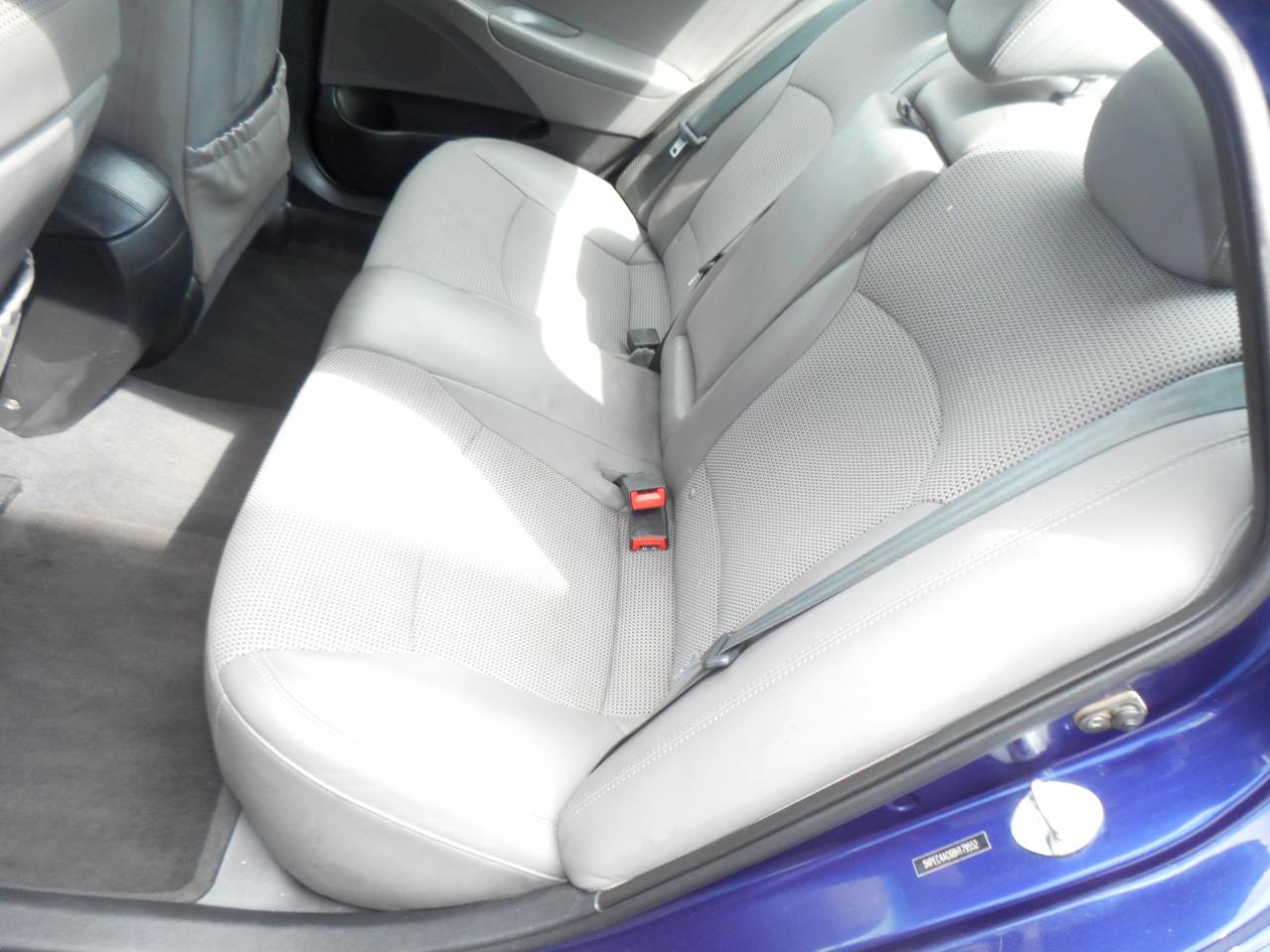 Hyundai Sonata 4dr Sdn 2.4L Auto SE 2011