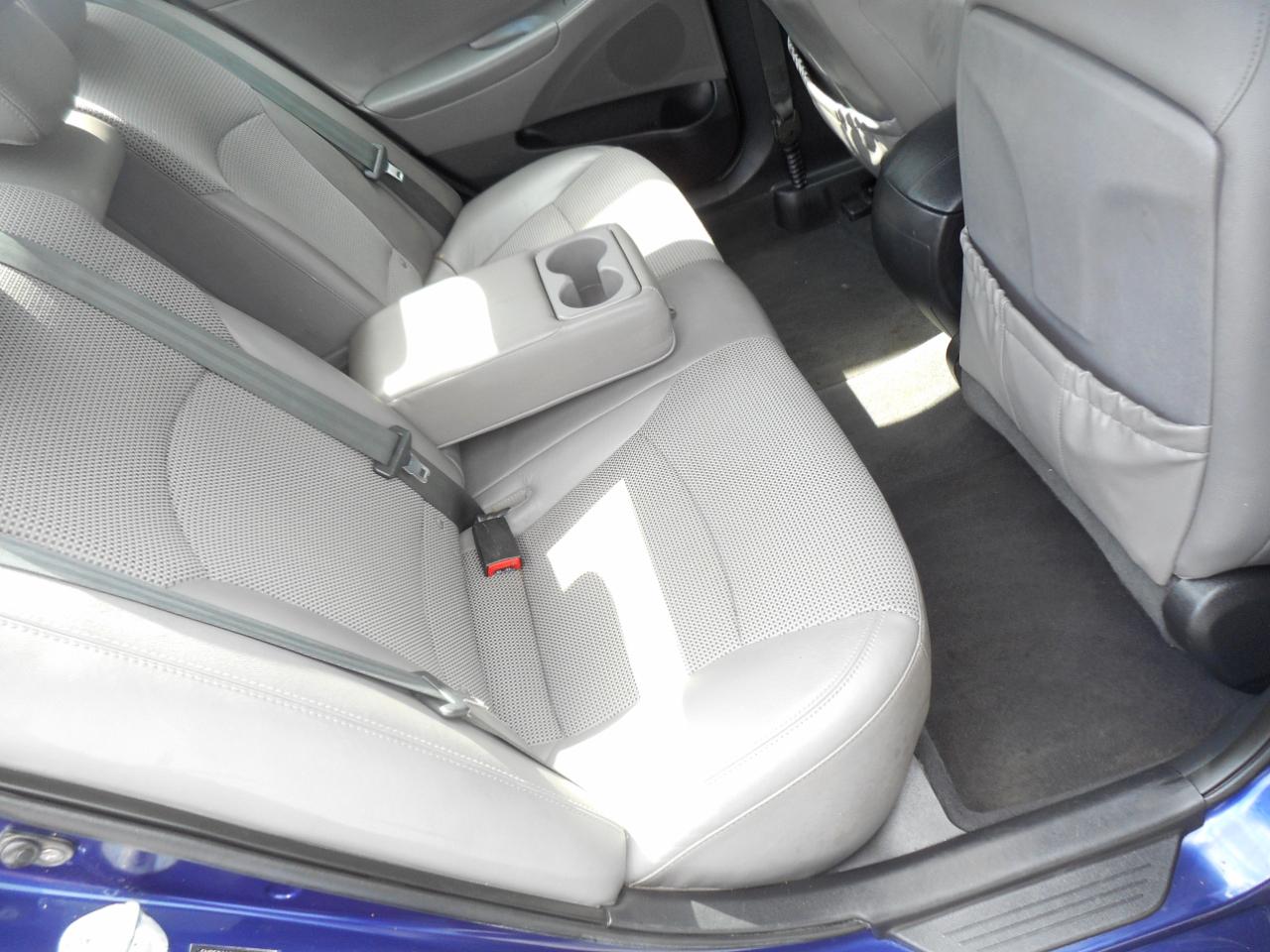 Hyundai Sonata 4dr Sdn 2.4L Auto SE 2011