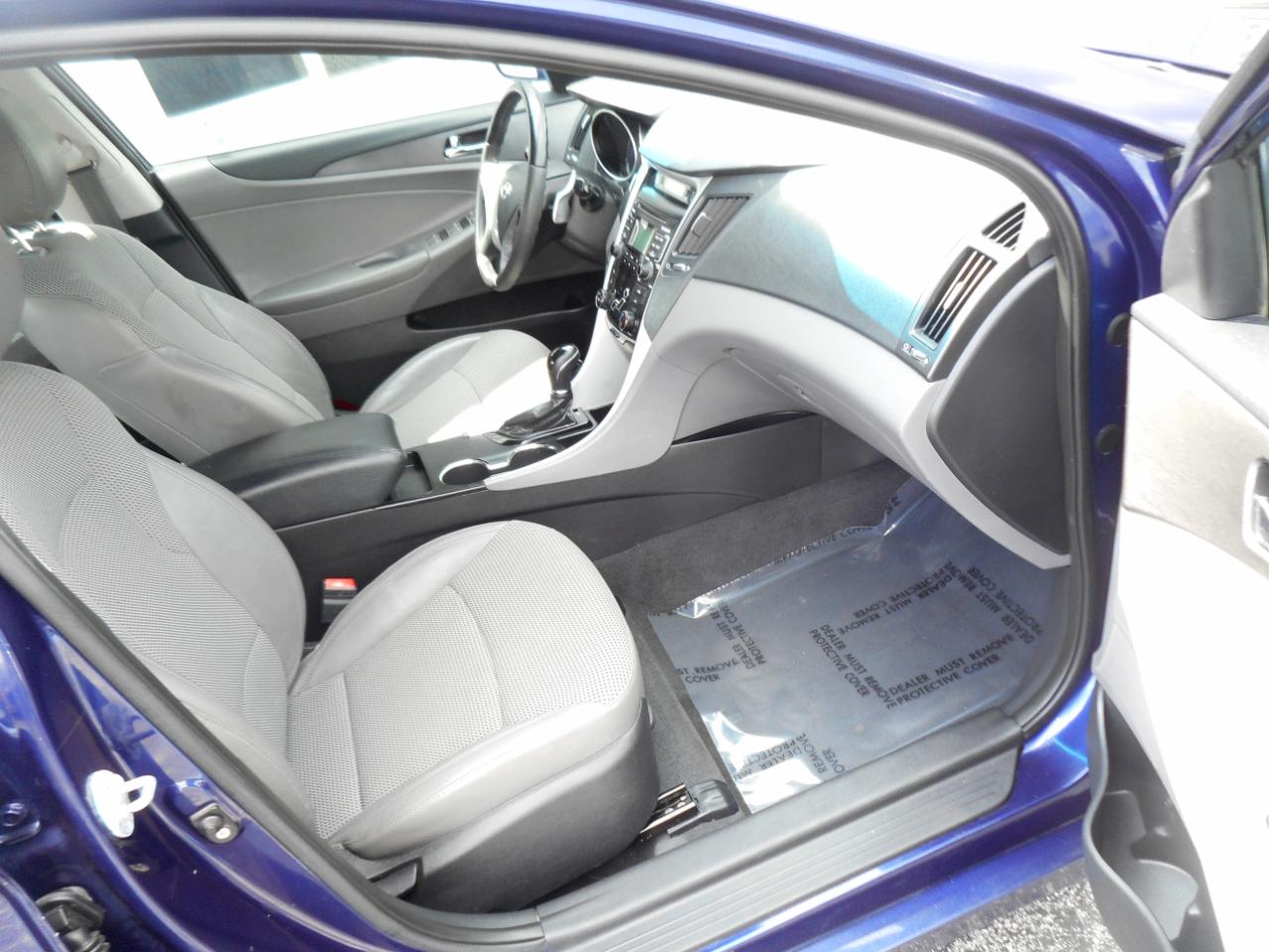 Hyundai Sonata 4dr Sdn 2.4L Auto SE 2011