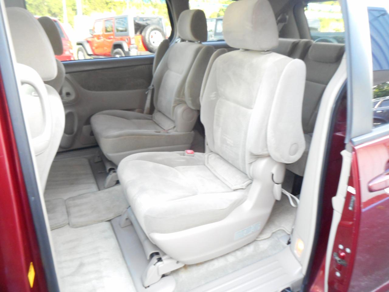 Toyota Sienna 5dr 7-Passenger Van CE FWD (Natl) 2007