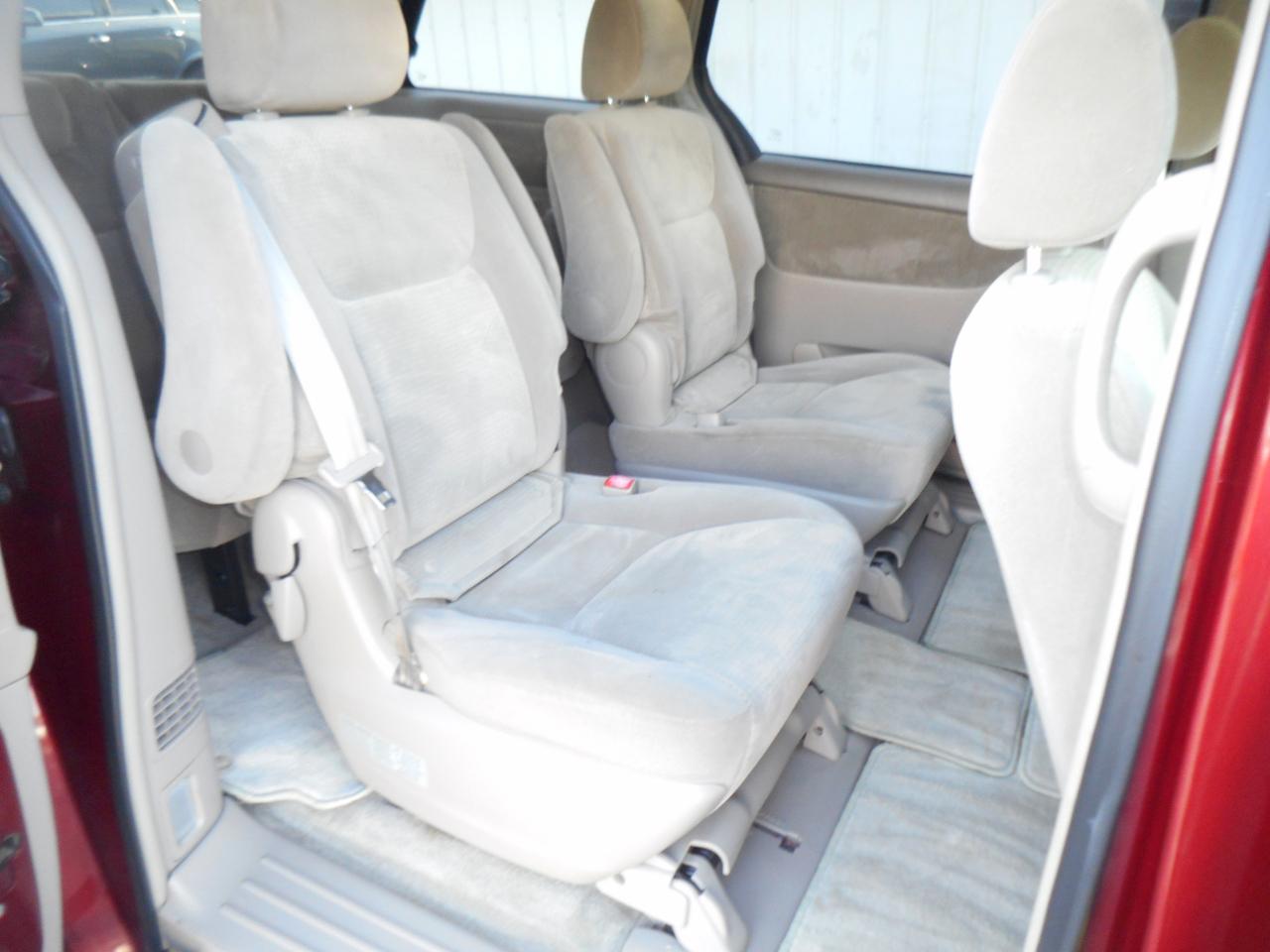 Toyota Sienna 5dr 7-Passenger Van CE FWD (Natl) 2007