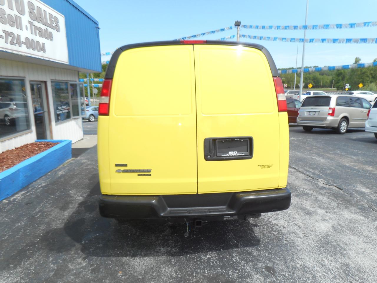 Chevrolet Express Cargo Van RWD 3500 155" 2011