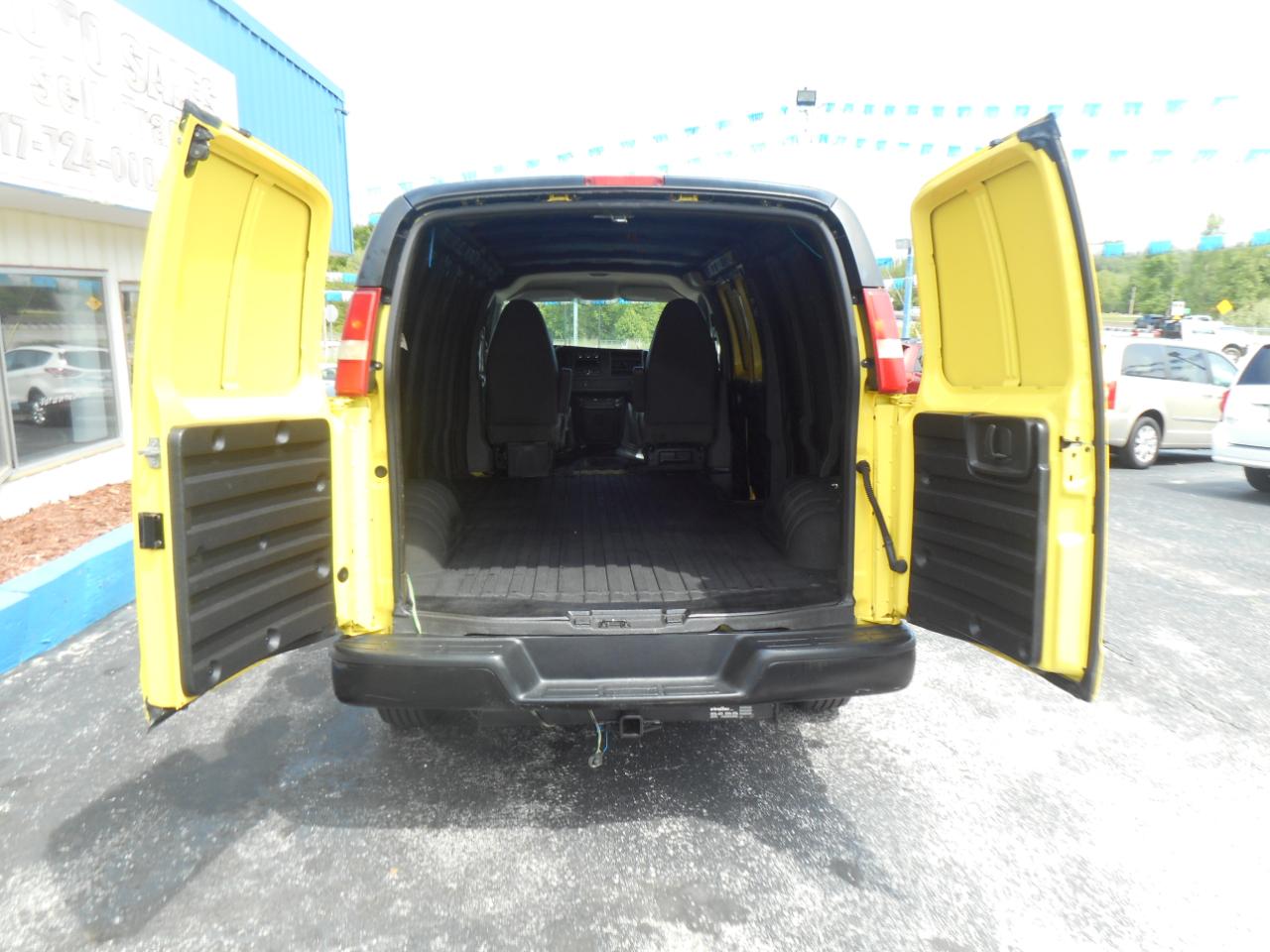 Chevrolet Express Cargo Van RWD 3500 155" 2011