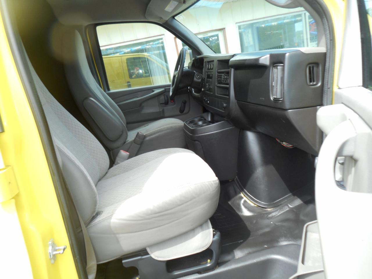 Chevrolet Express Cargo Van RWD 3500 155" 2011