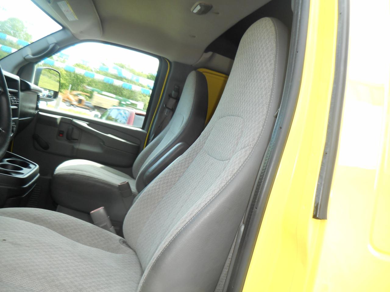 Chevrolet Express Cargo Van RWD 3500 155" 2011