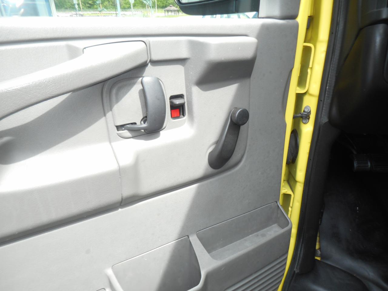 Chevrolet Express Cargo Van RWD 3500 155" 2011
