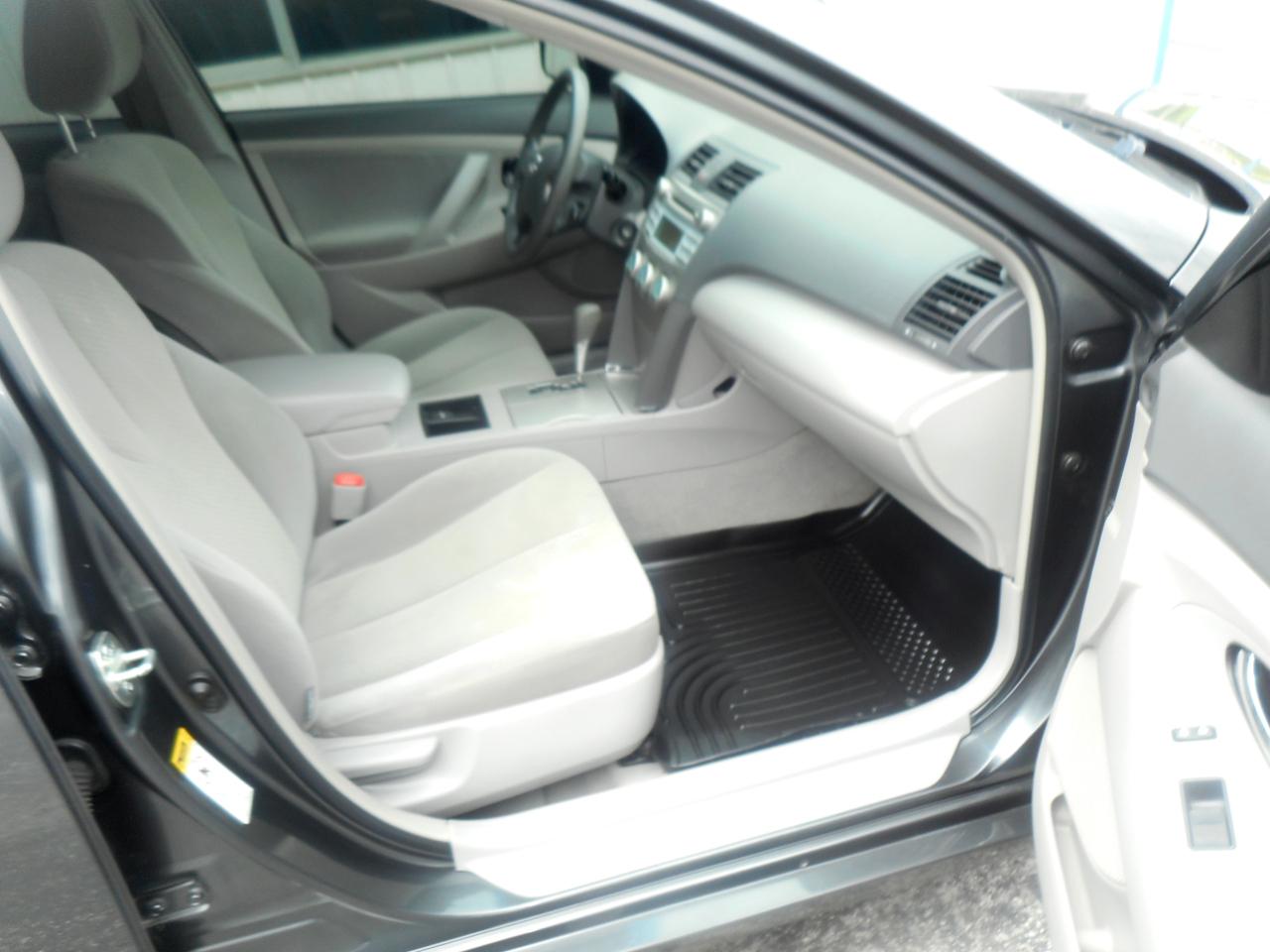 Toyota Camry 4dr Sdn I4 Man LE (Natl) 2008