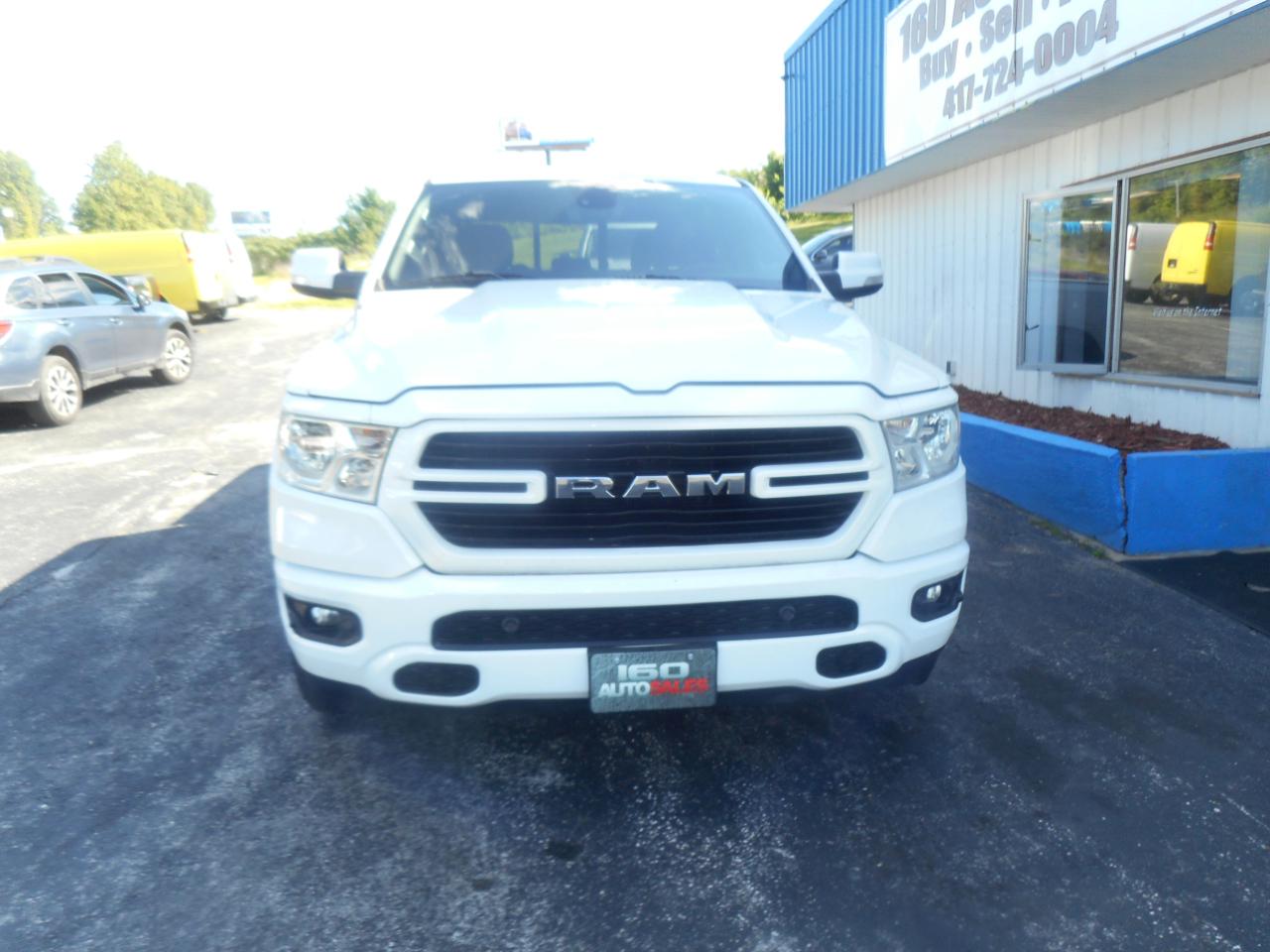 RAM 1500 Big Horn 4x4 Crew Cab 5'7" Box 2020