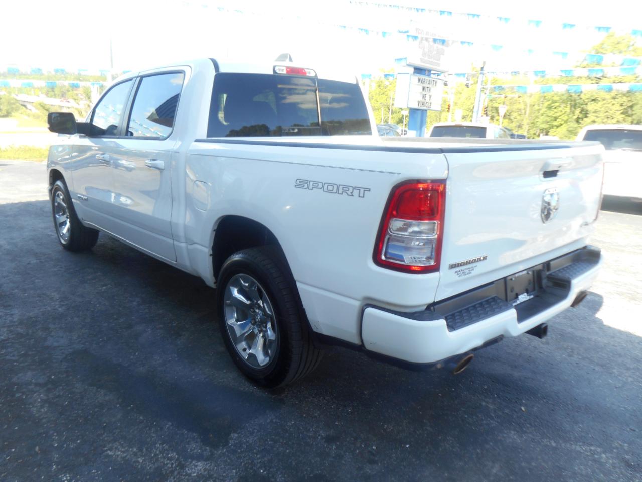 RAM 1500 Big Horn 4x4 Crew Cab 5'7" Box 2020