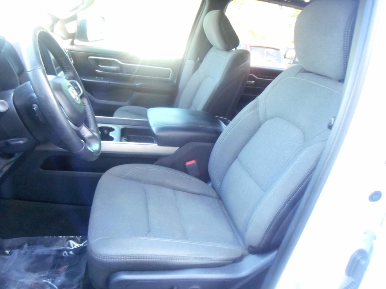 RAM 1500 Big Horn 4x4 Crew Cab 5'7" Box 2020