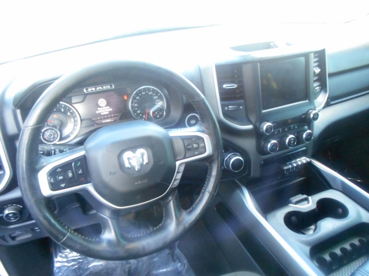 RAM 1500 Big Horn 4x4 Crew Cab 5'7" Box 2020