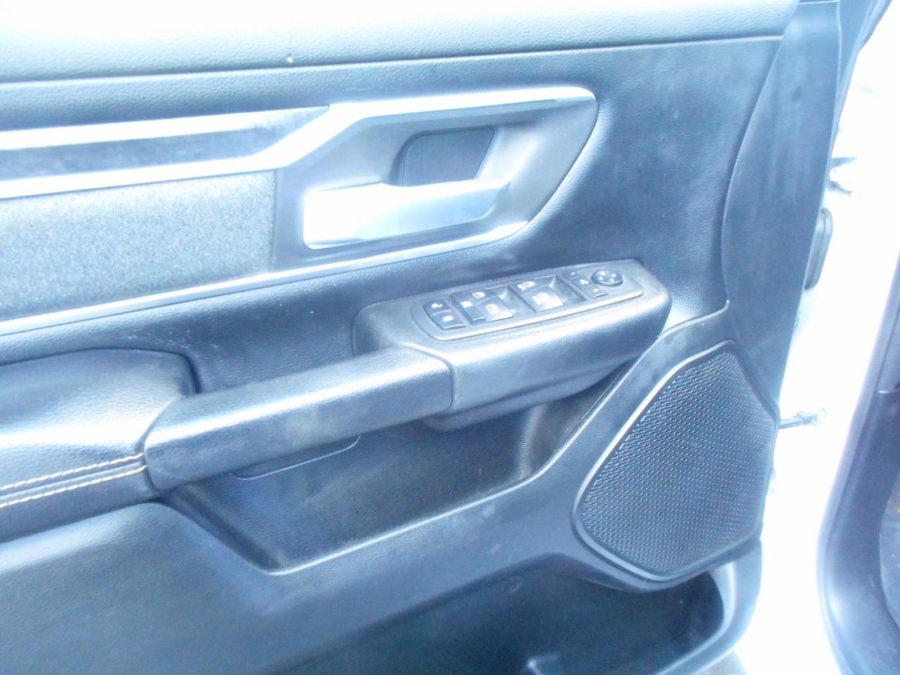 RAM 1500 Big Horn 4x4 Crew Cab 5'7" Box 2020