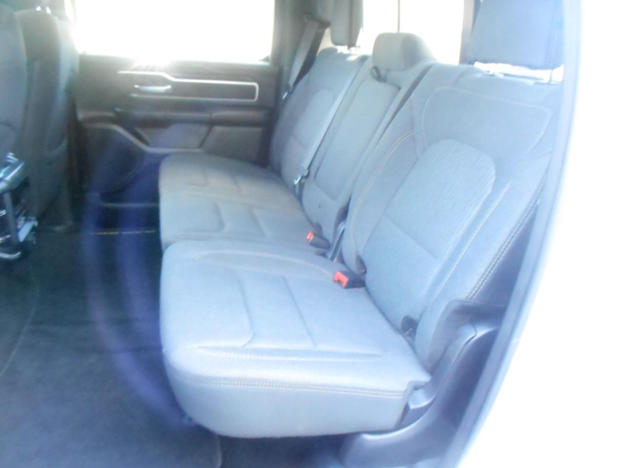 RAM 1500 Big Horn 4x4 Crew Cab 5'7" Box 2020
