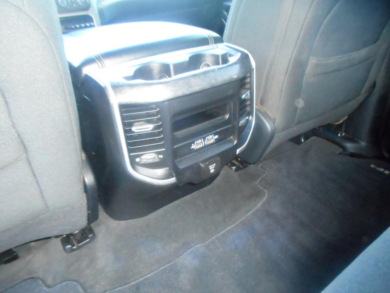 RAM 1500 Big Horn 4x4 Crew Cab 5'7" Box 2020