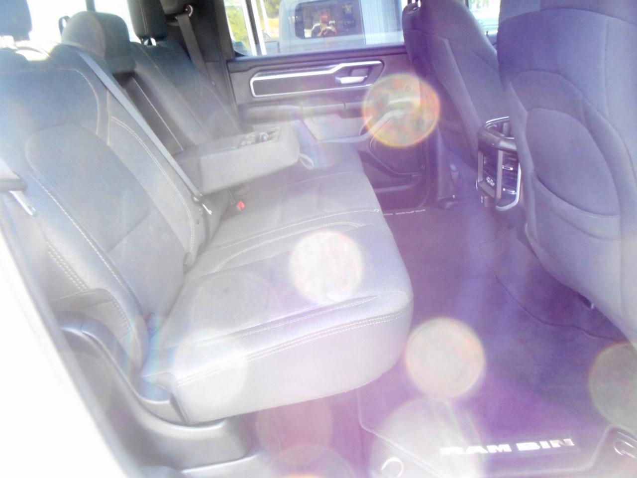 RAM 1500 Big Horn 4x4 Crew Cab 5'7" Box 2020