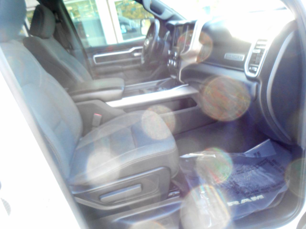 RAM 1500 Big Horn 4x4 Crew Cab 5'7" Box 2020