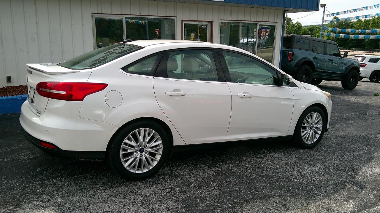 Ford Focus 4dr Sdn Titanium 2015