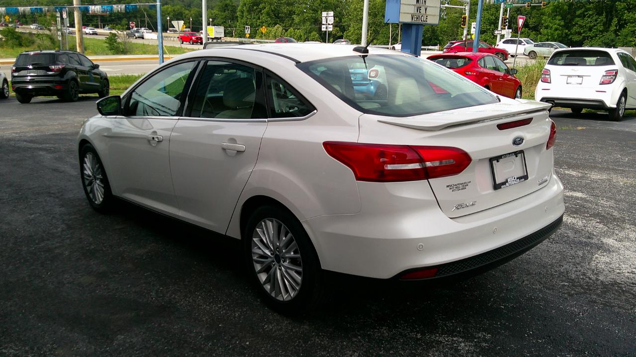 Ford Focus 4dr Sdn Titanium 2015