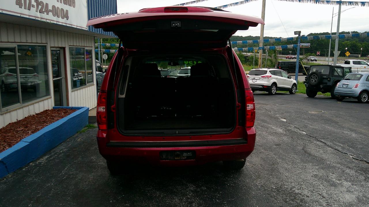 Chevrolet Suburban 4WD 4dr 1500 LT 2013