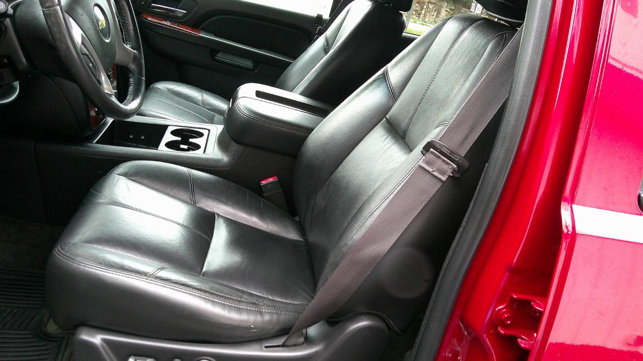 Chevrolet Suburban 4WD 4dr 1500 LT 2013