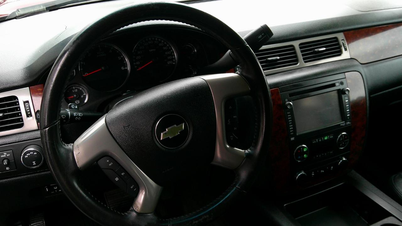 Chevrolet Suburban 4WD 4dr 1500 LT 2013