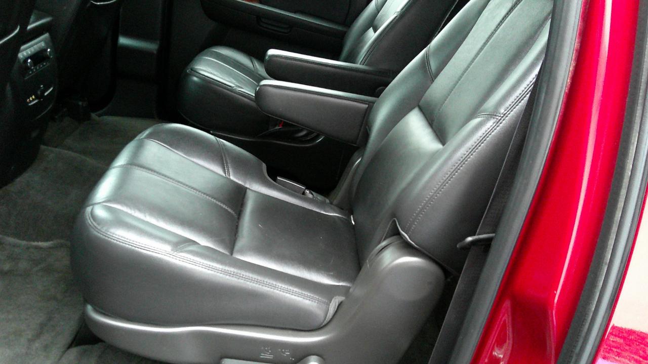 Chevrolet Suburban 4WD 4dr 1500 LT 2013