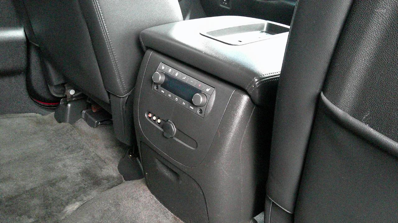 Chevrolet Suburban 4WD 4dr 1500 LT 2013