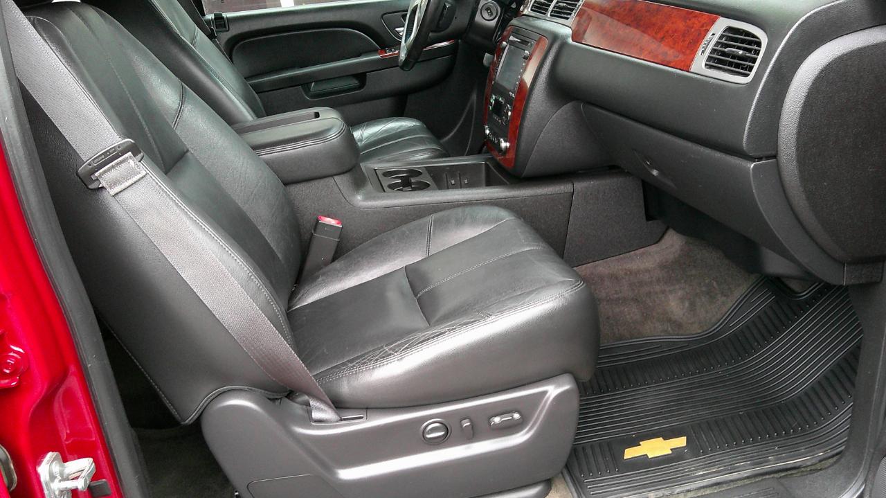 Chevrolet Suburban 4WD 4dr 1500 LT 2013