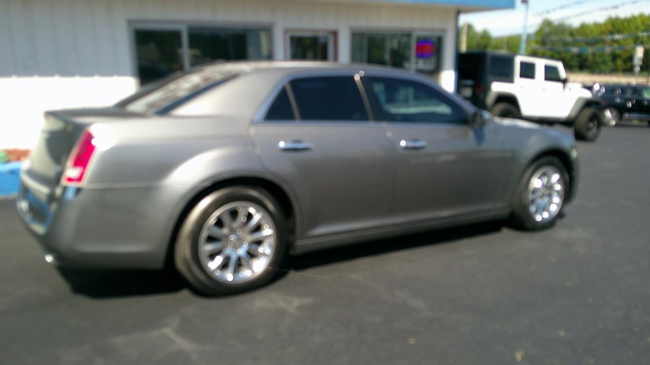 Chrysler 300 4dr Sdn V6 Limited RWD 2012